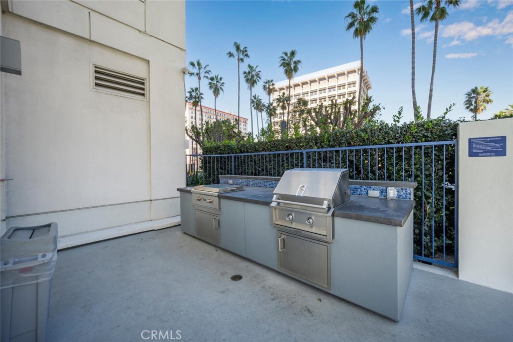 525 525 E Seaside Way 409