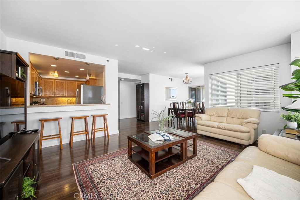 525 525 E Seaside Way 409