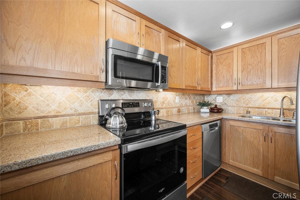 525 525 E Seaside Way 409