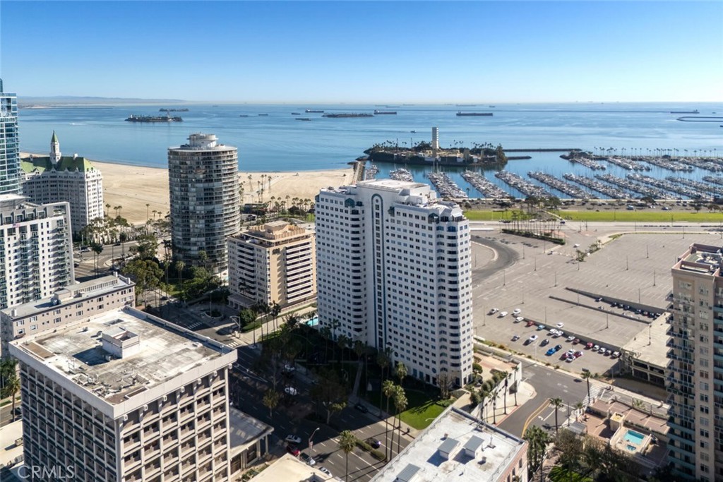 525 525 E Seaside Way 409