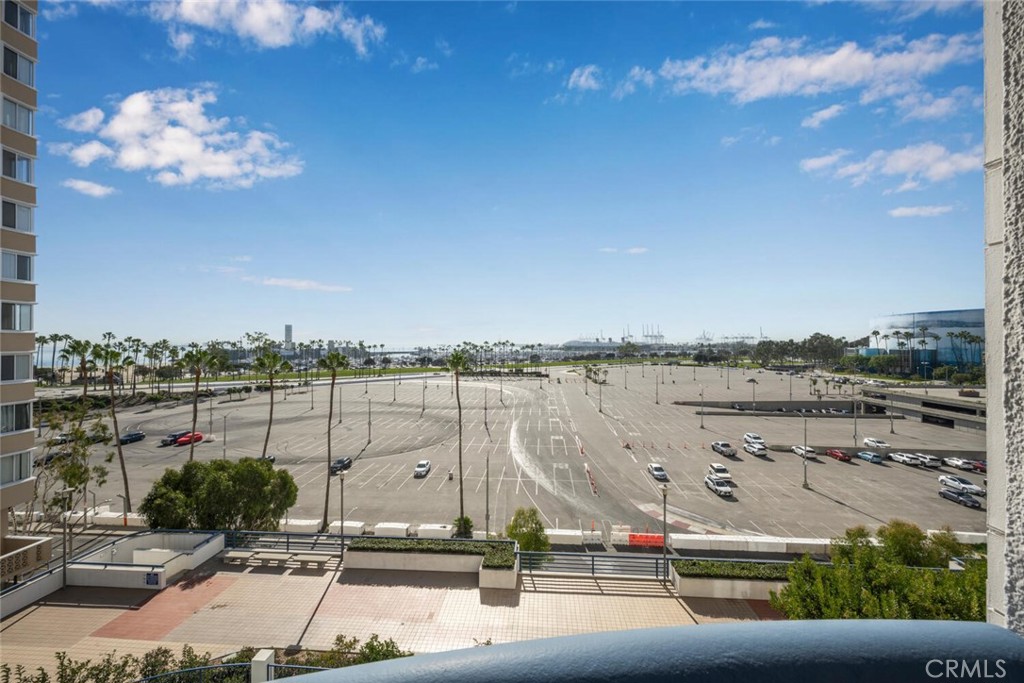 525 525 E Seaside Way 409