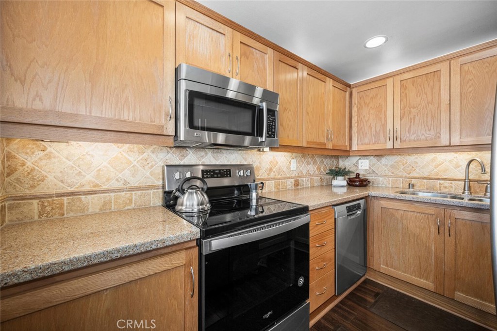 525 525 E Seaside Way 409