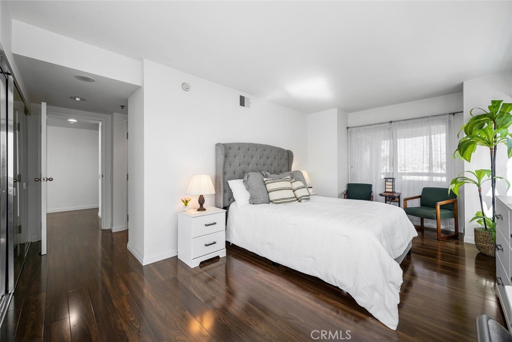 525 525 E Seaside Way 409
