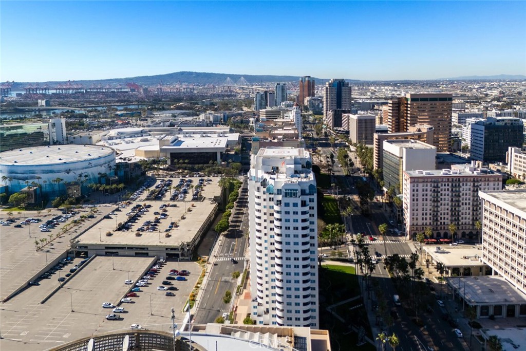 525 525 E Seaside Way 409