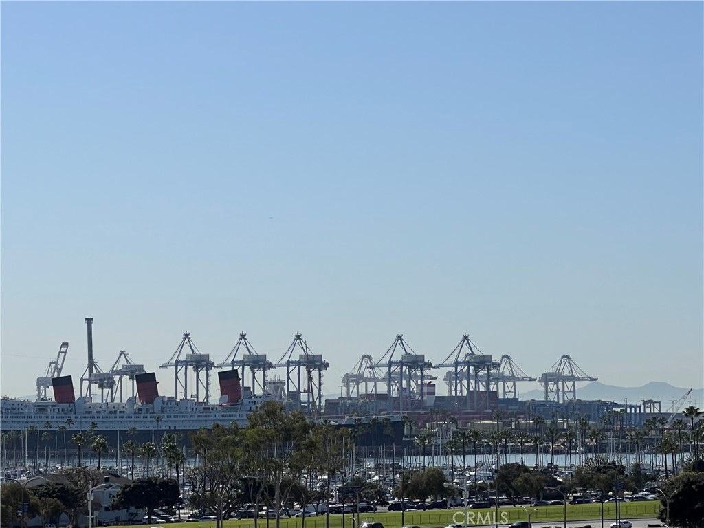 525 525 E Seaside Way 409