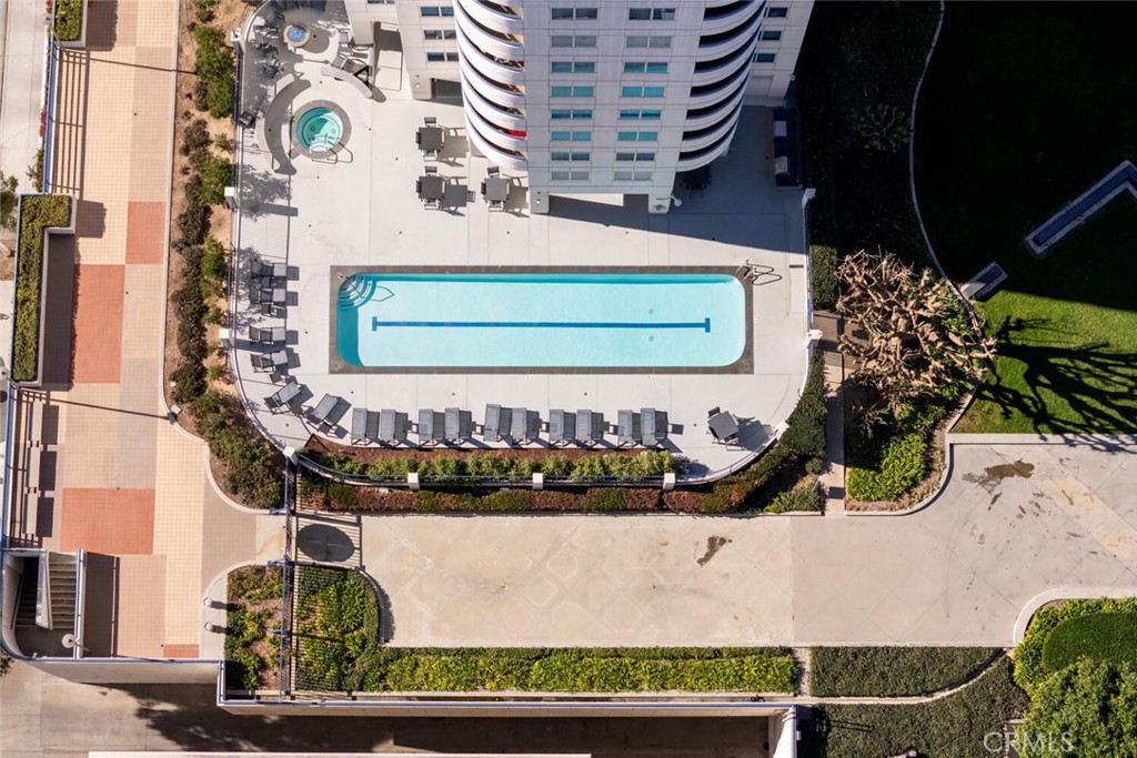 525 525 E Seaside Way 409