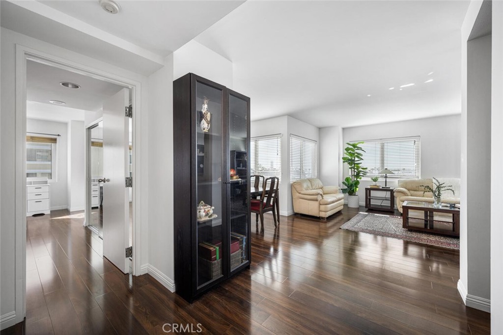 525 525 E Seaside Way 409