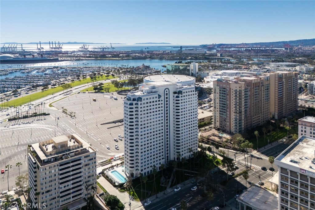 525 525 E Seaside Way 409