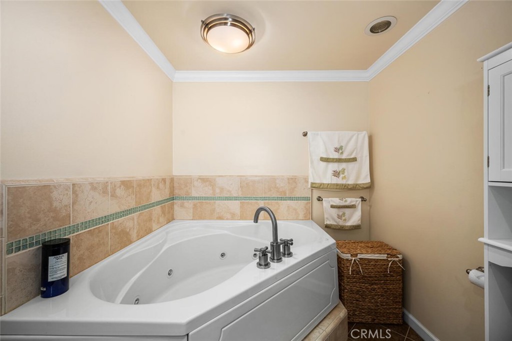 525 525 E Seaside Way 409