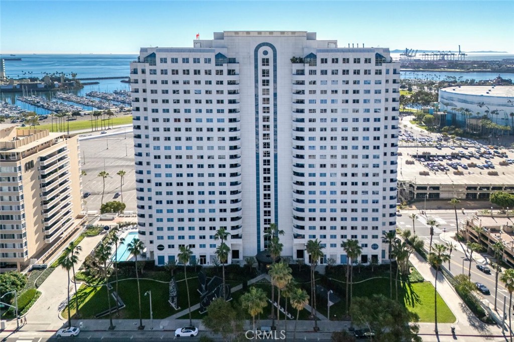 525 525 E Seaside Way 409