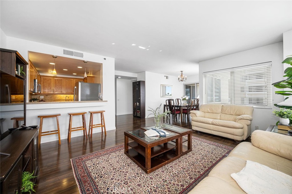 525 525 E Seaside Way 409