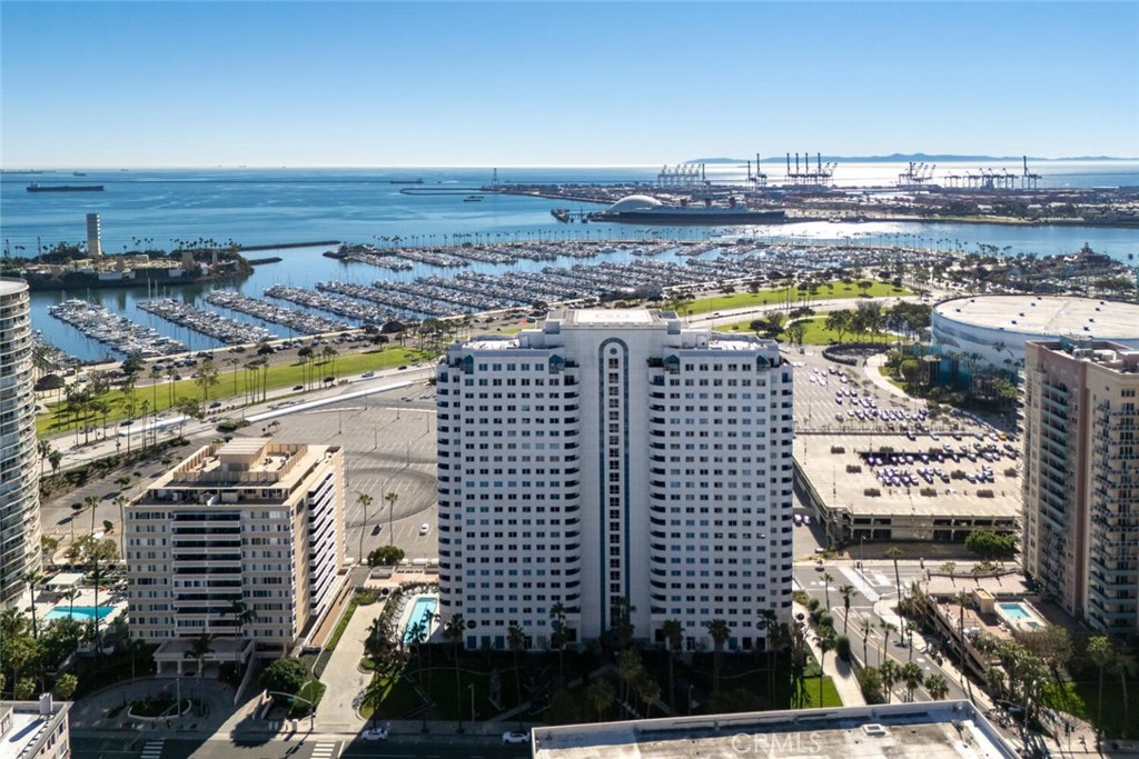 525 525 E Seaside Way 409