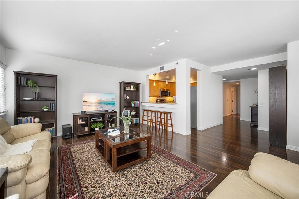 525 525 E Seaside Way 409