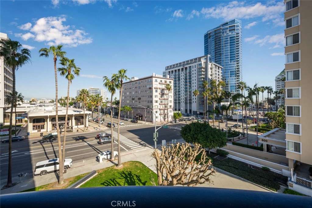 525 525 E Seaside Way 409