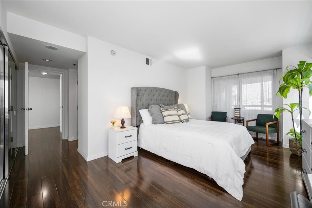 525 525 E Seaside Way 409