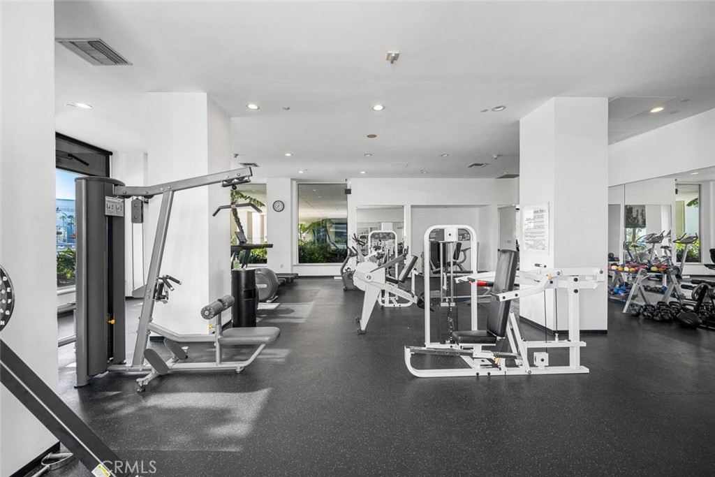 525 525 E Seaside Way 409