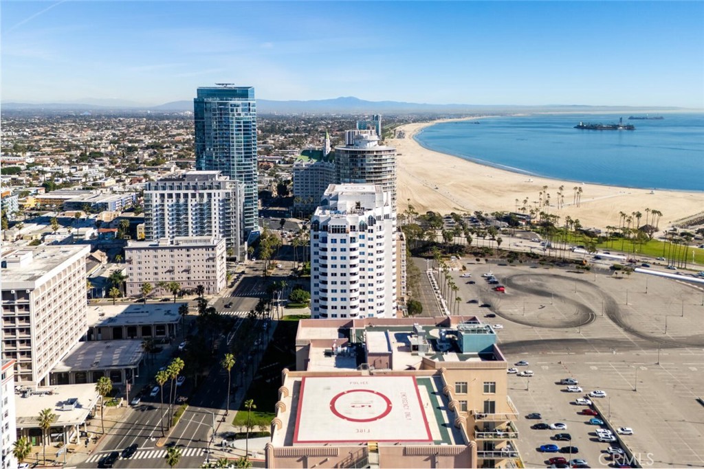 525 525 E Seaside Way 409