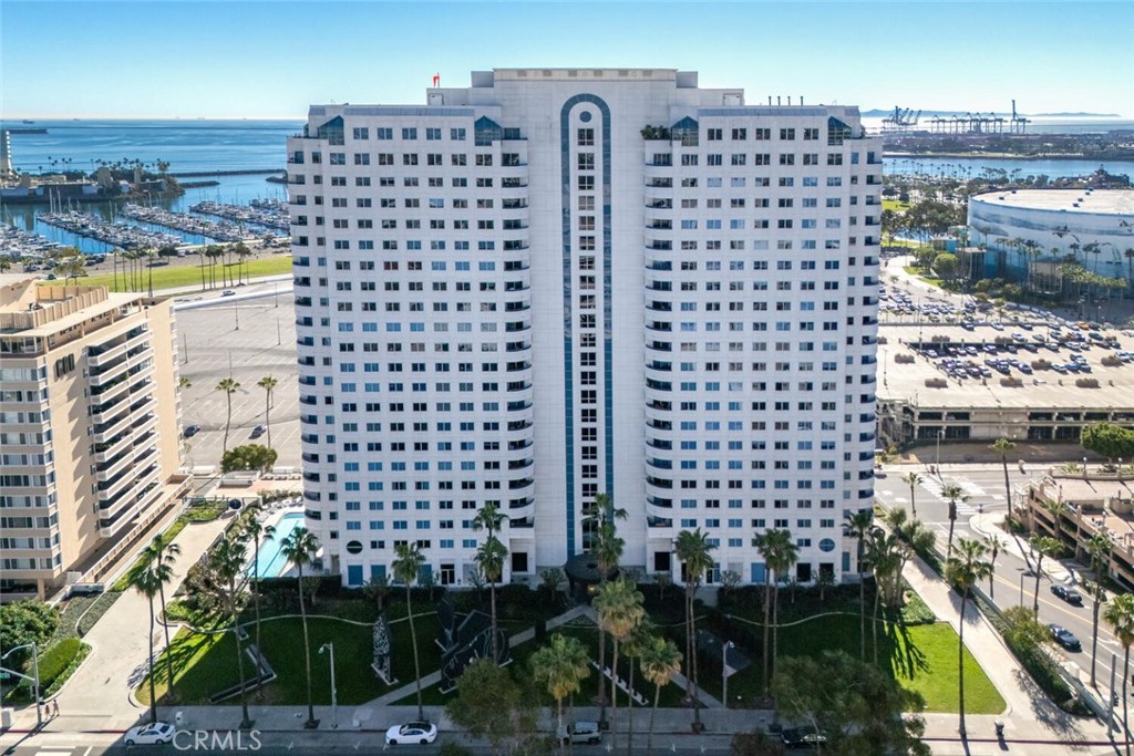 525 525 E Seaside Way 409