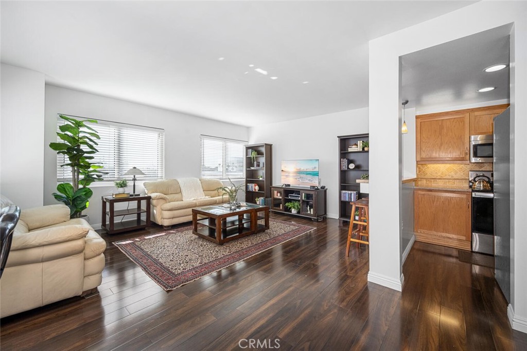 525 525 E Seaside Way 409