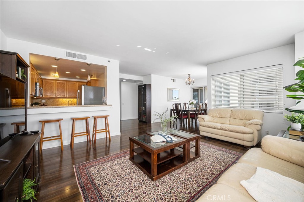 525 525 E Seaside Way 409