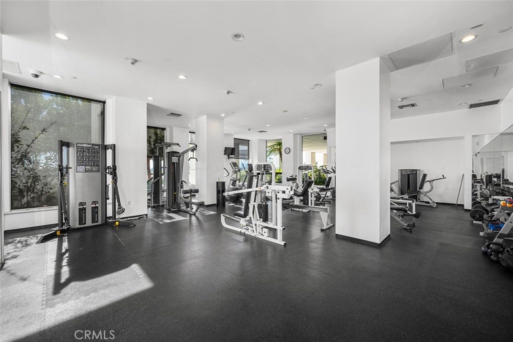 525 525 E Seaside Way 409