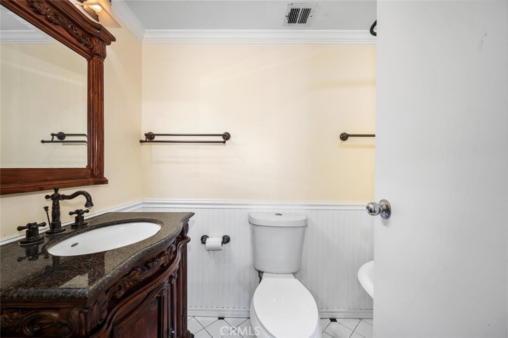 525 525 E Seaside Way 409