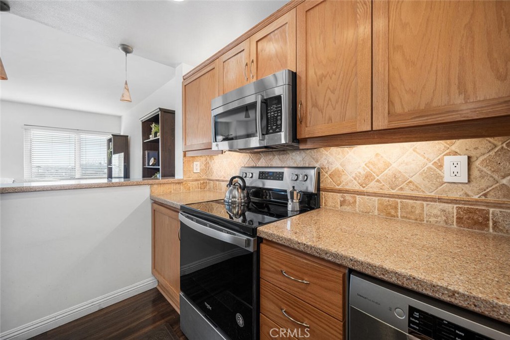 525 525 E Seaside Way 409