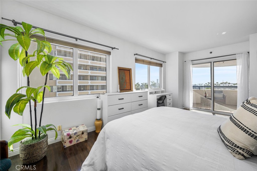 525 525 E Seaside Way 409