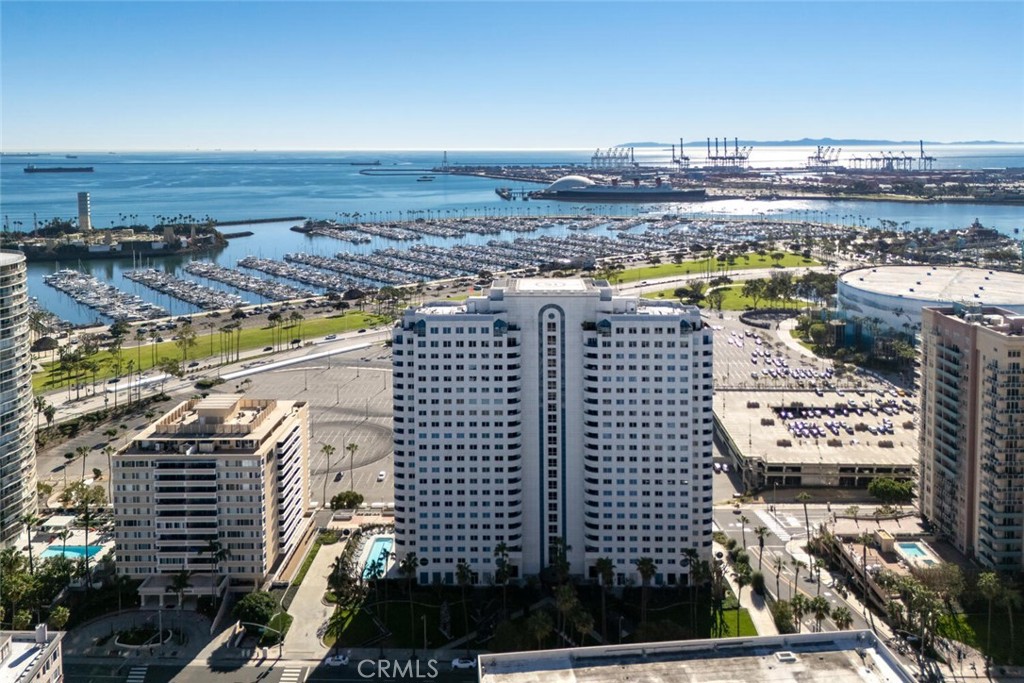525 525 E Seaside Way 409