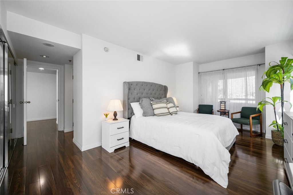 525 525 E Seaside Way 409