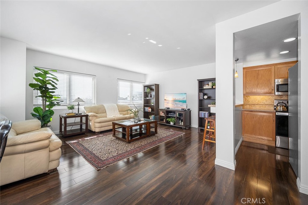 525 525 E Seaside Way 409