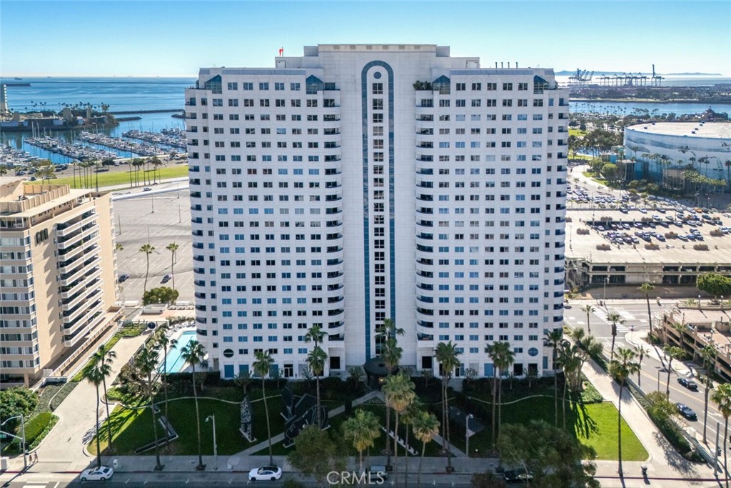 525 525 E Seaside Way 409