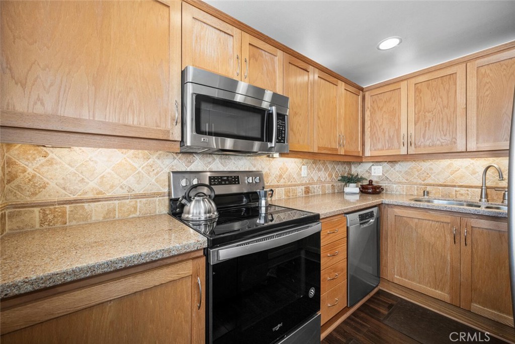 525 525 E Seaside Way 409