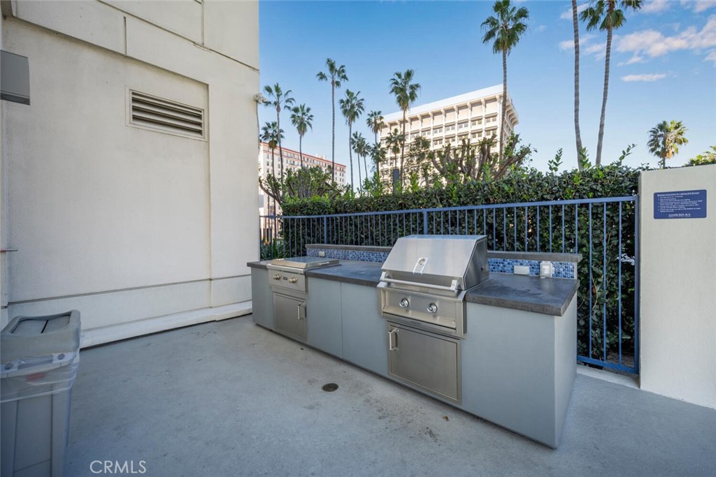 525 525 E Seaside Way 409