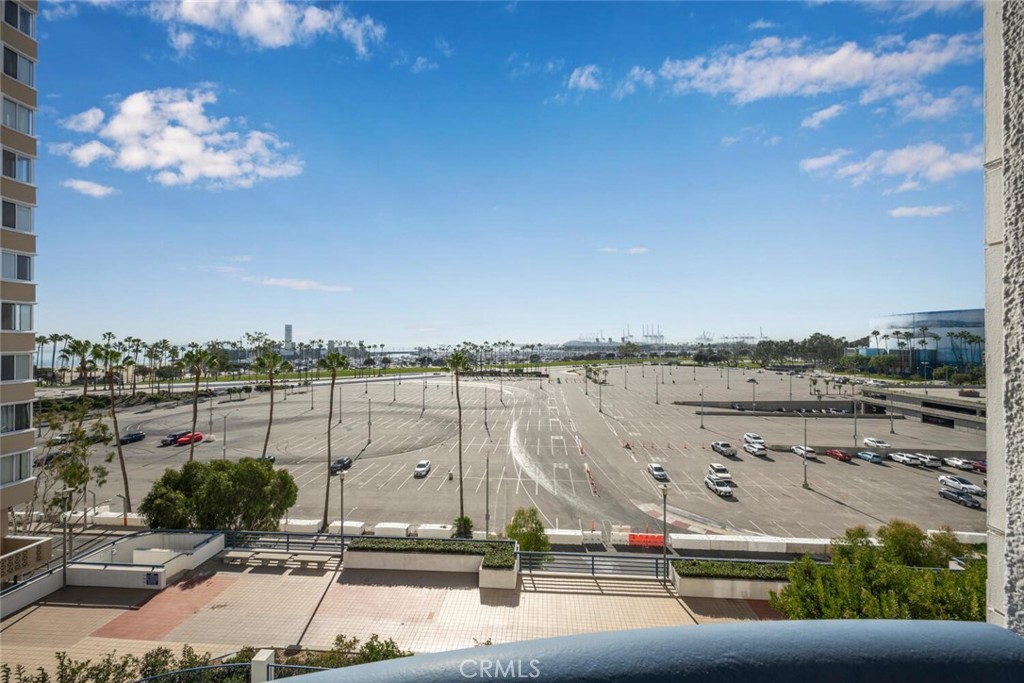 525 525 E Seaside Way 409