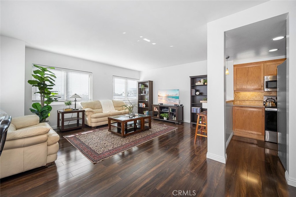 525 525 E Seaside Way 409