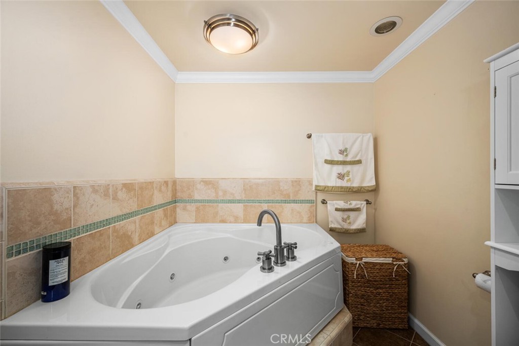 525 525 E Seaside Way 409
