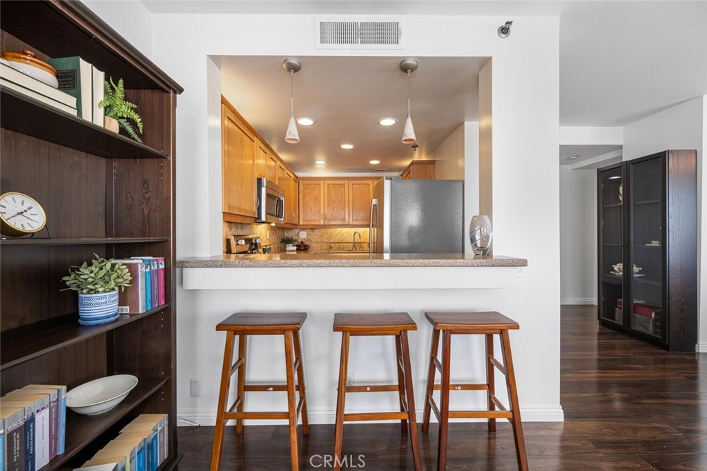 525 525 E Seaside Way 409