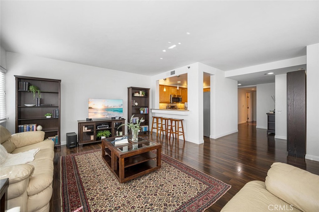 525 525 E Seaside Way 409