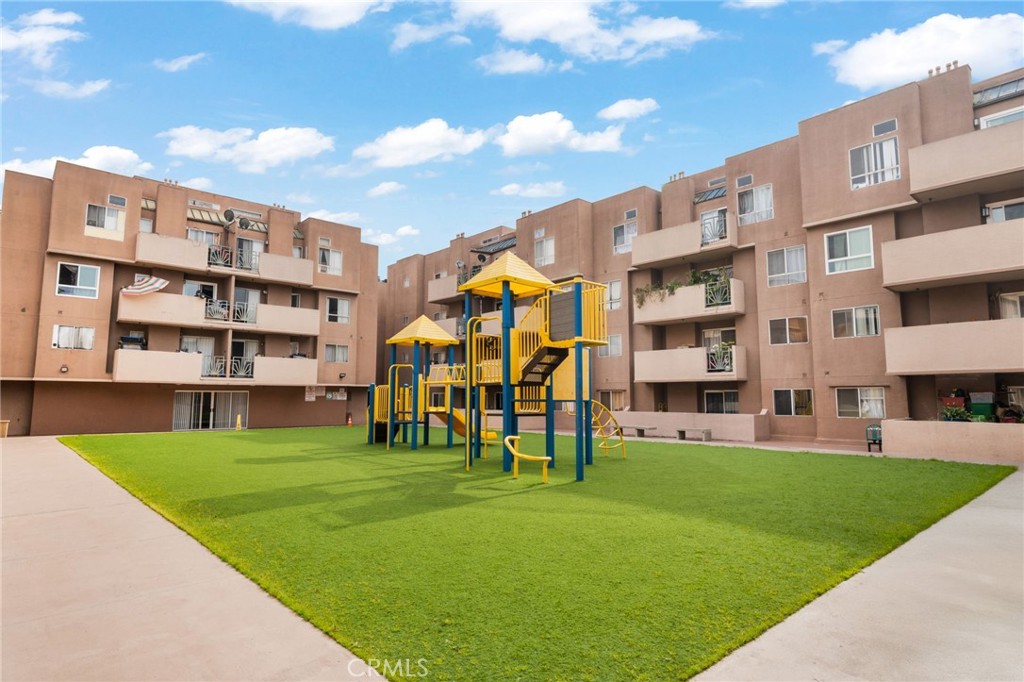 450 E 4th Street 344