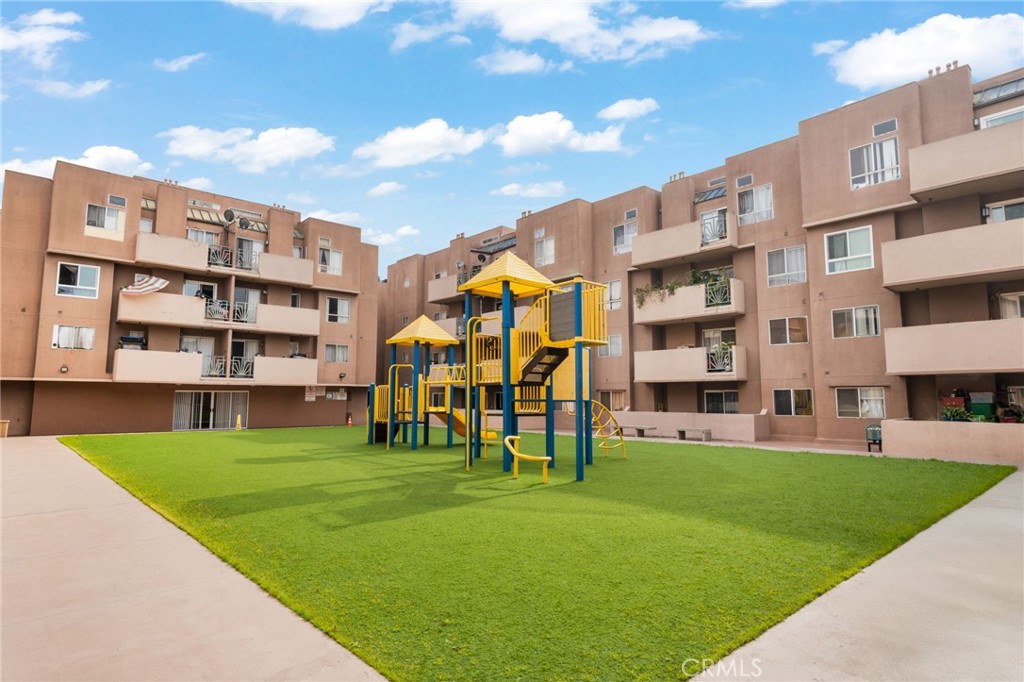 450 E 4th Street 344