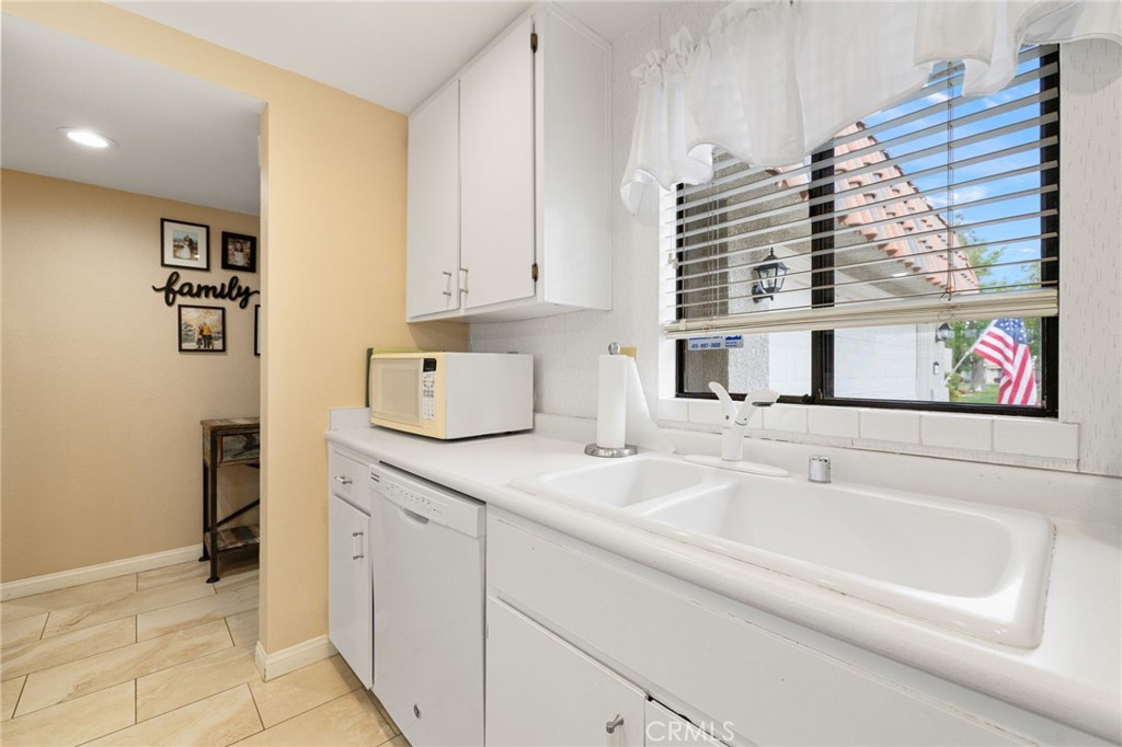 40963 Interlachen Lane