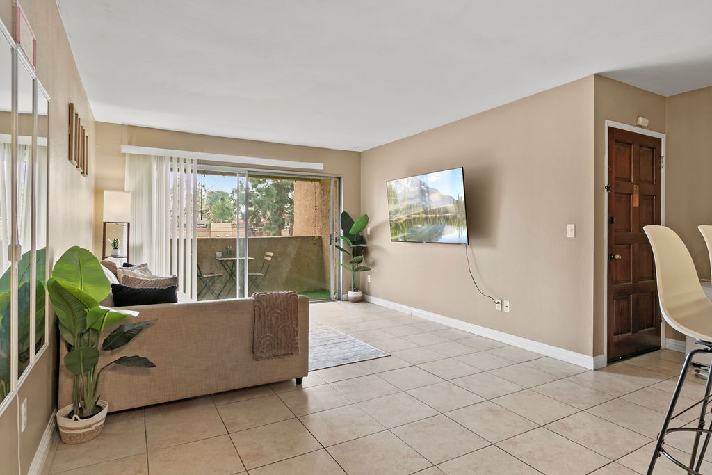 1101 W Macarthur 244