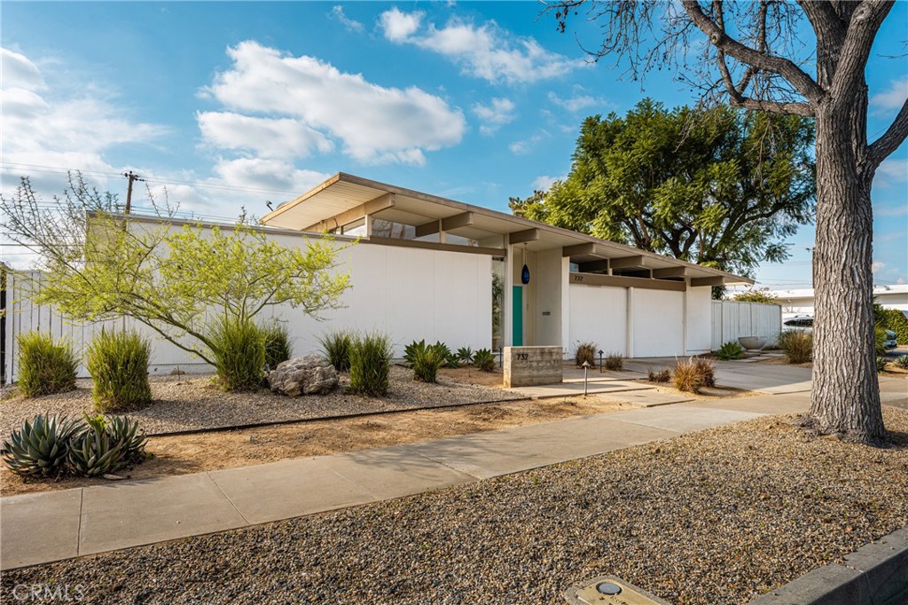 732 S Woodland Street