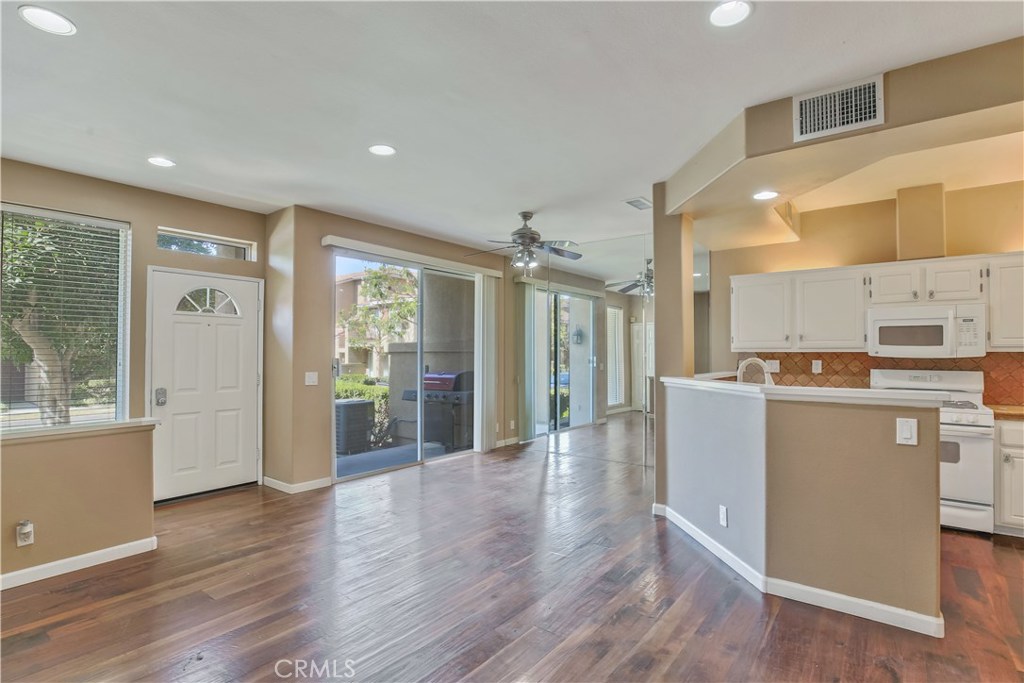 1069 S Positano