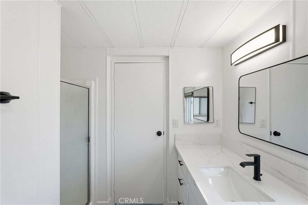 1456 E Philadelphia Street 275