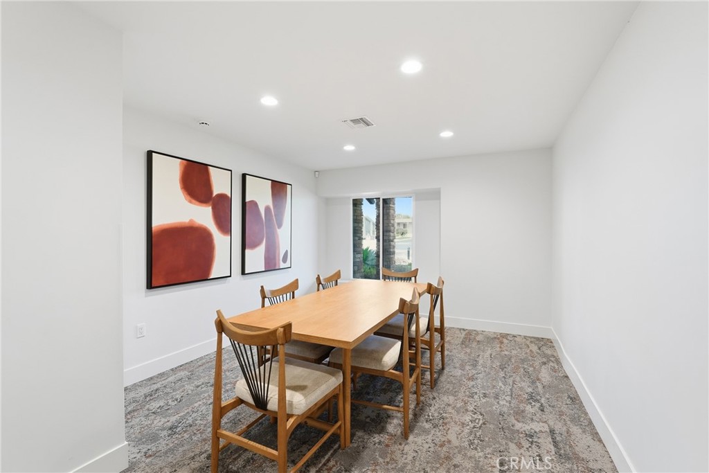 1456 E Philadelphia Street 275