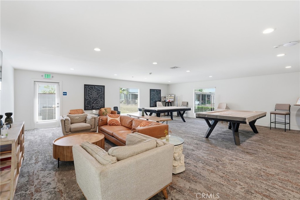 1456 E Philadelphia Street 275