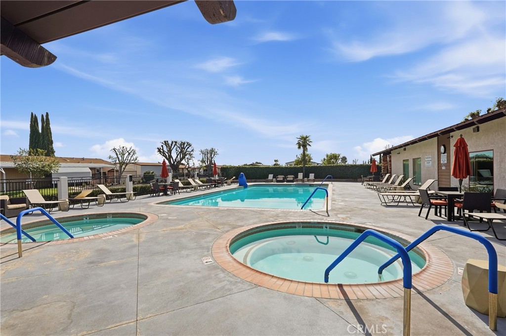 1456 E Philadelphia Street 275