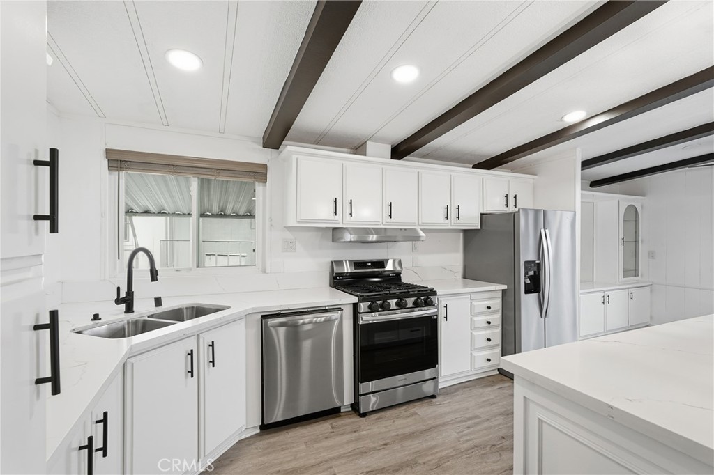 1456 E Philadelphia Street 275